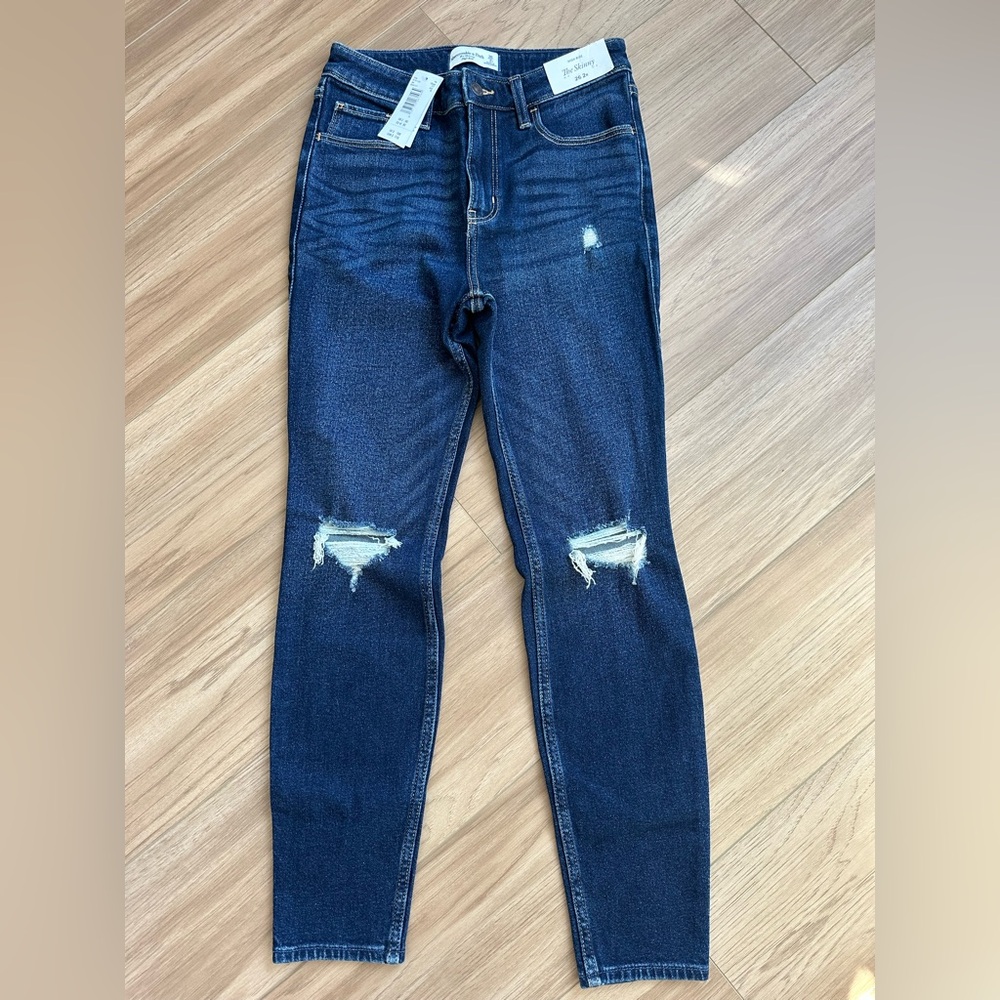 NWT Abercrombie & Fitch The Skinny High Rise size 26 / 2 dark wash